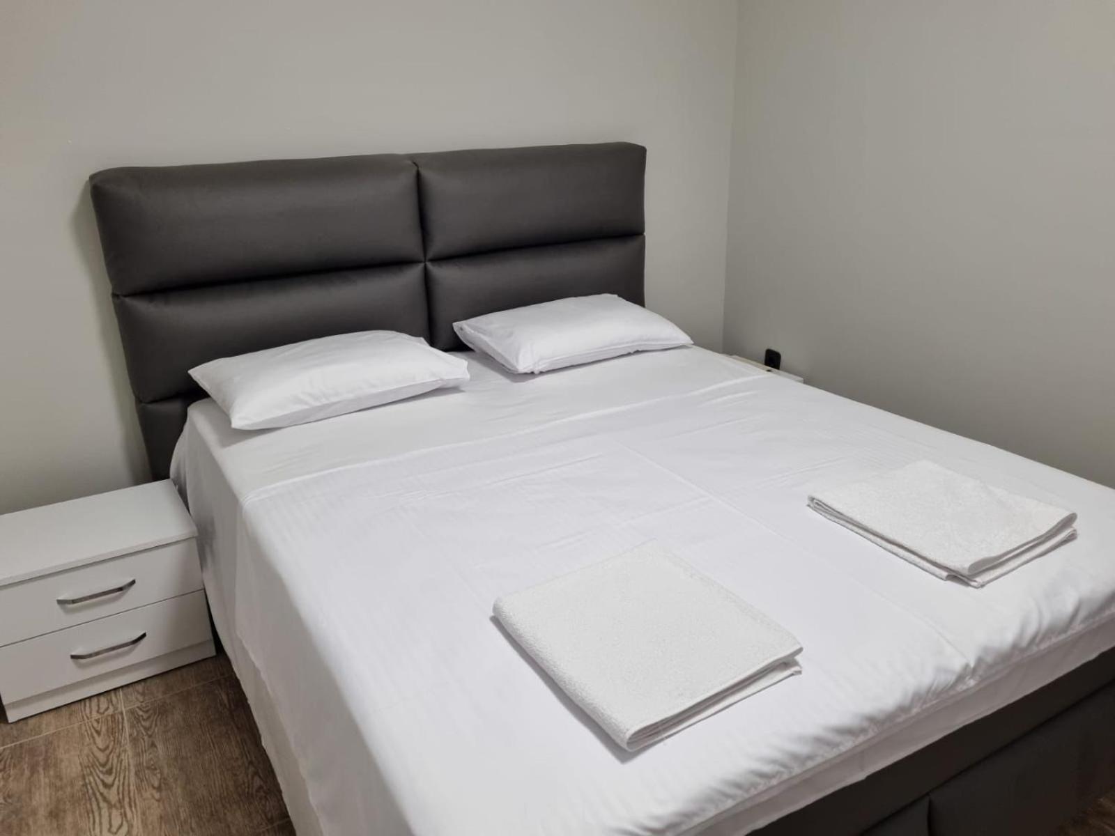 Apartments Luka Kotor Eksteriør billede