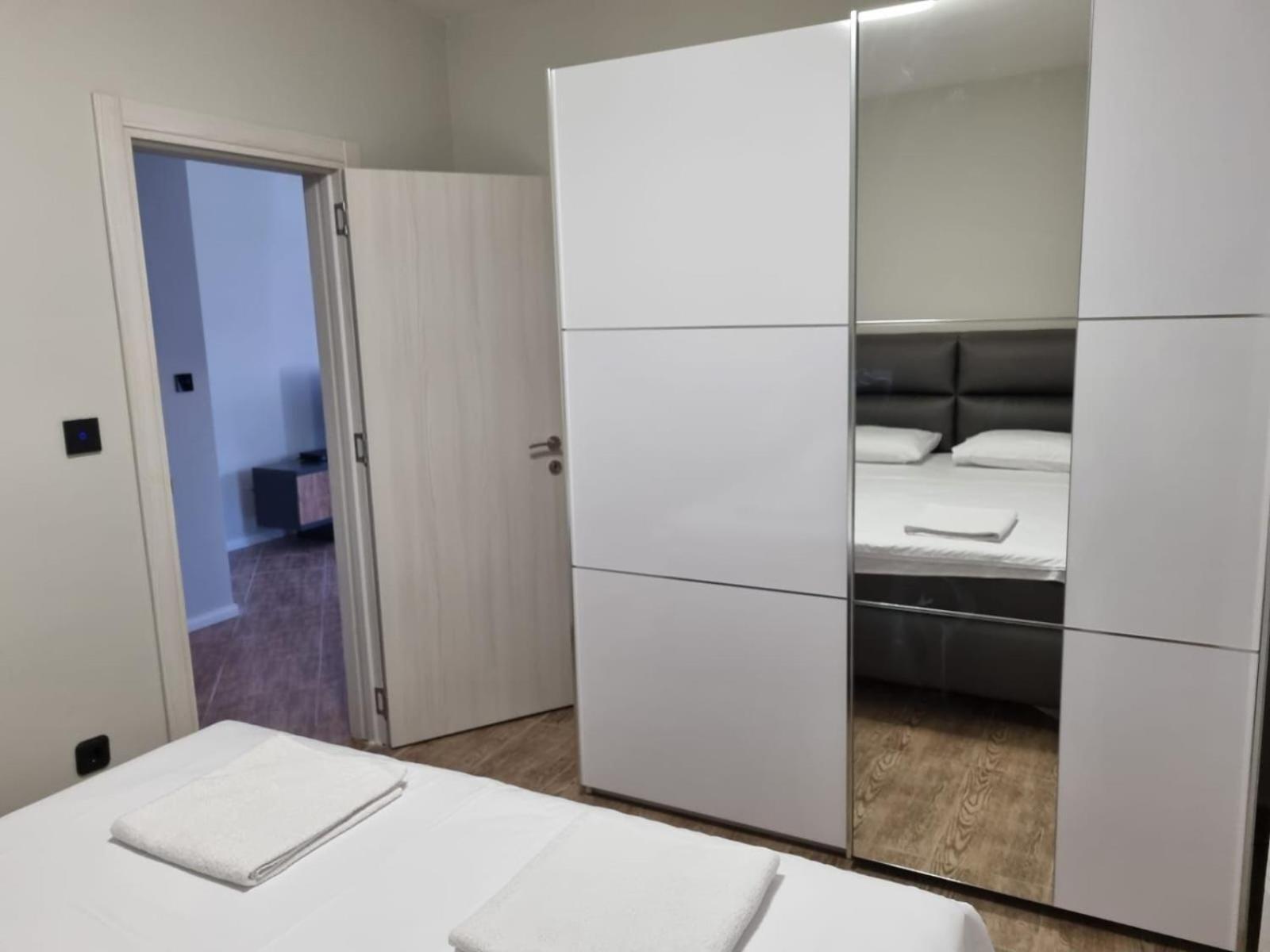Apartments Luka Kotor Eksteriør billede